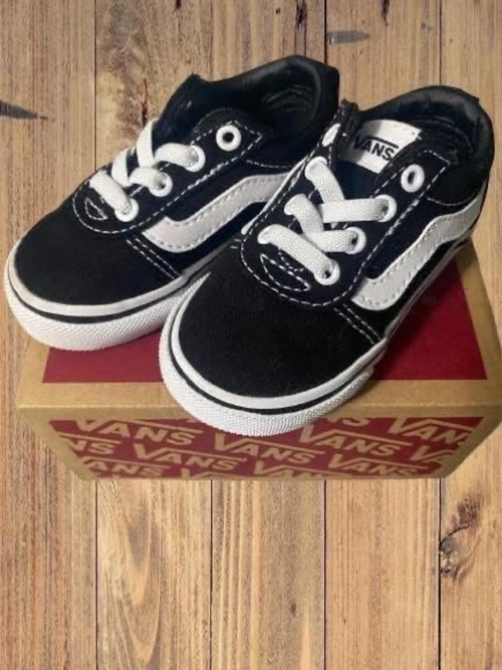 ToddlerVans Black and White Classic Low-Top Sneakers
